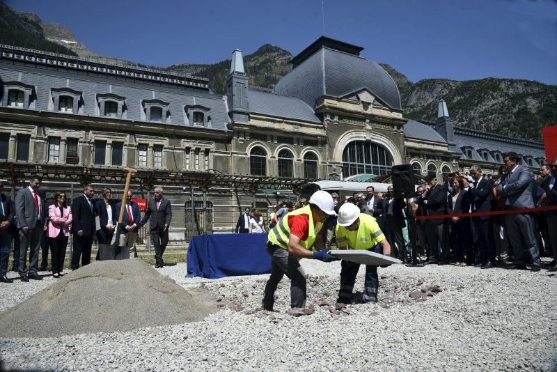 Reapertura de la línea ferroviaria internacional de Canfranc