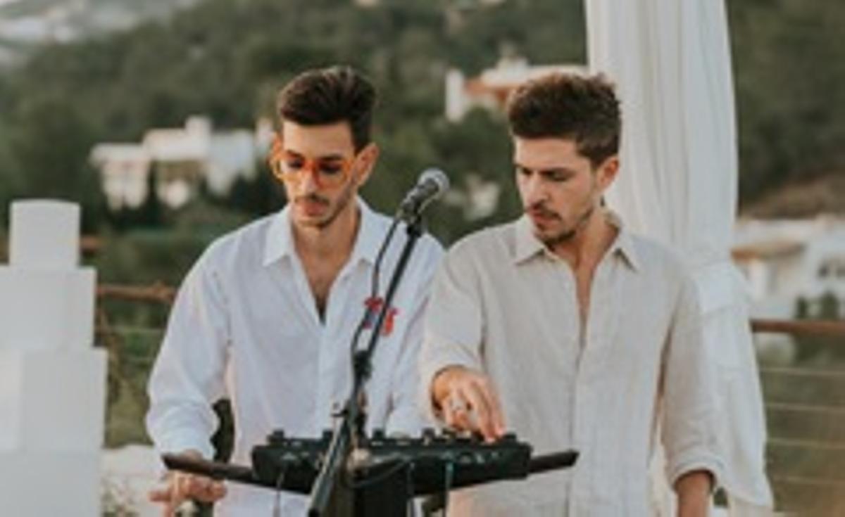 El dúo Louie Lion actúa este domingo en Sant Joan