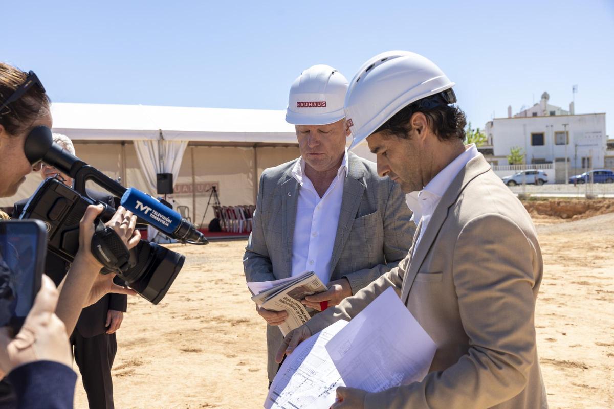 Arrancan las obras de la nueva tienda de Bauhaus en Torrevieja Arrancan las obras de la nueva tienda de Bauhaus en Torrevieja
