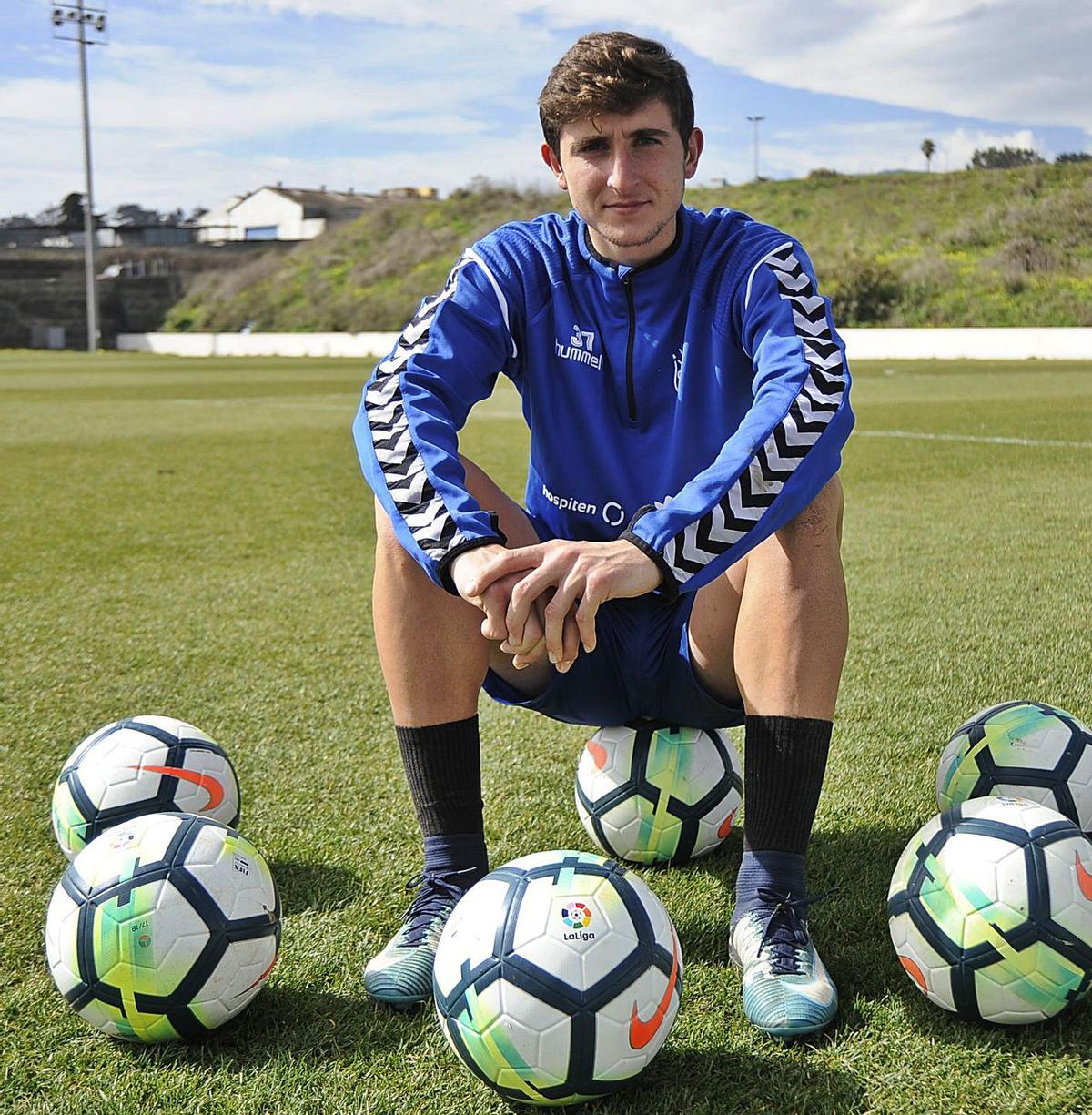 Mula, con el Málaga. En el círculo, Sekou tras anotar un gol. | OPM / C. F. F.