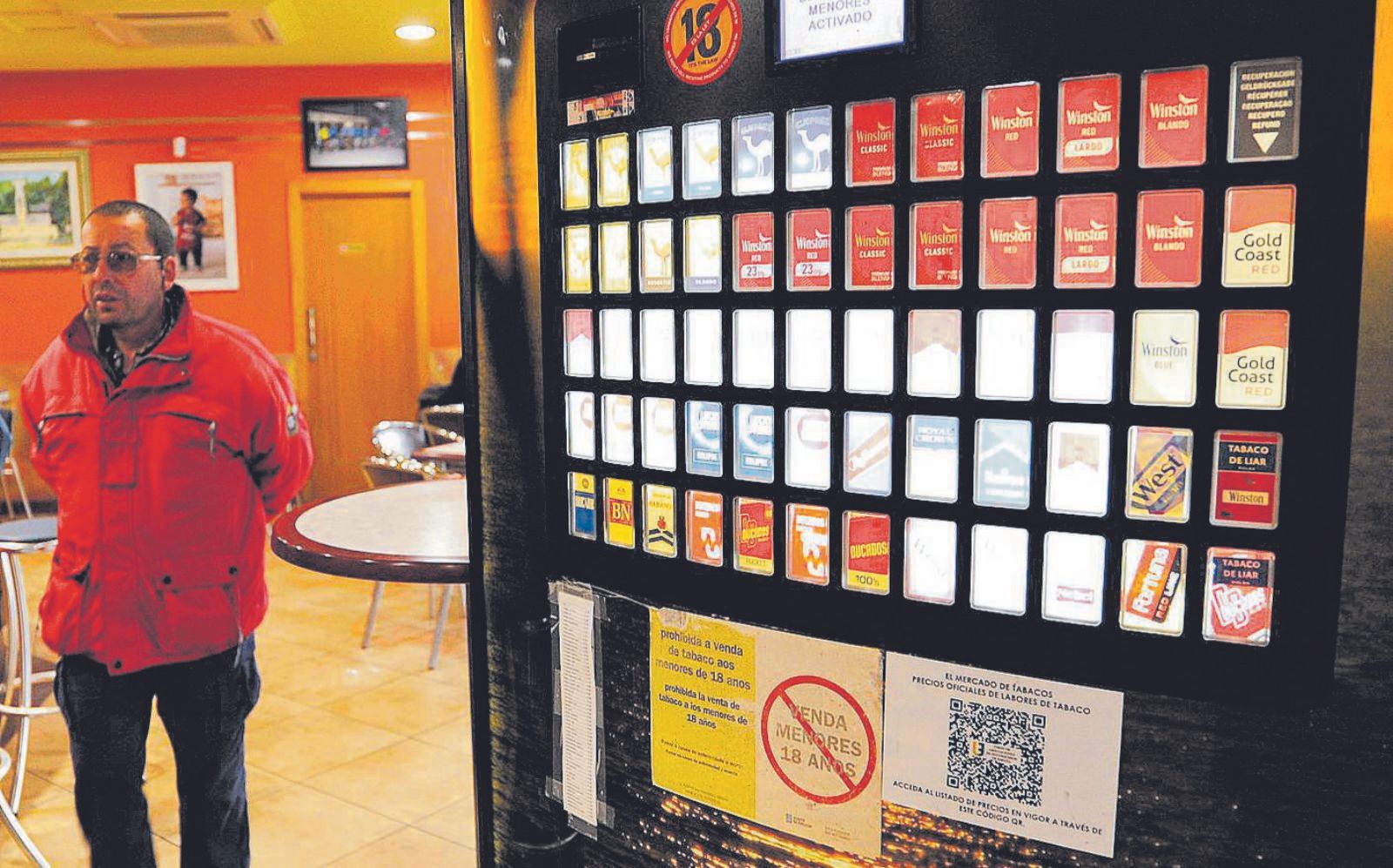 Los bares se enfrentan a Hacienda y retiran 60.000 máquinas de tabaco - LGS  Asesores
