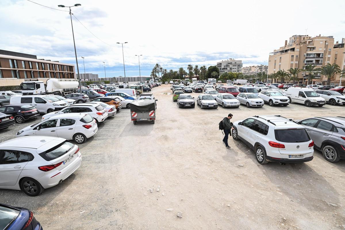 El alcalde de Elche calcula que se deberá invertir 600.000 euros para adecuar el aparcamiento de la Policía Local