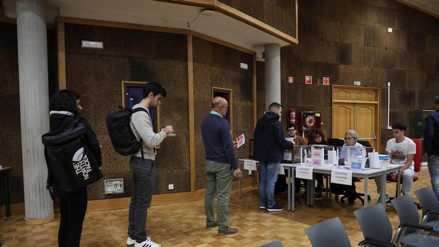 Trabajadores y estudiantes eligen a 220 representantes para el Claustro de la Universidad de Vigo