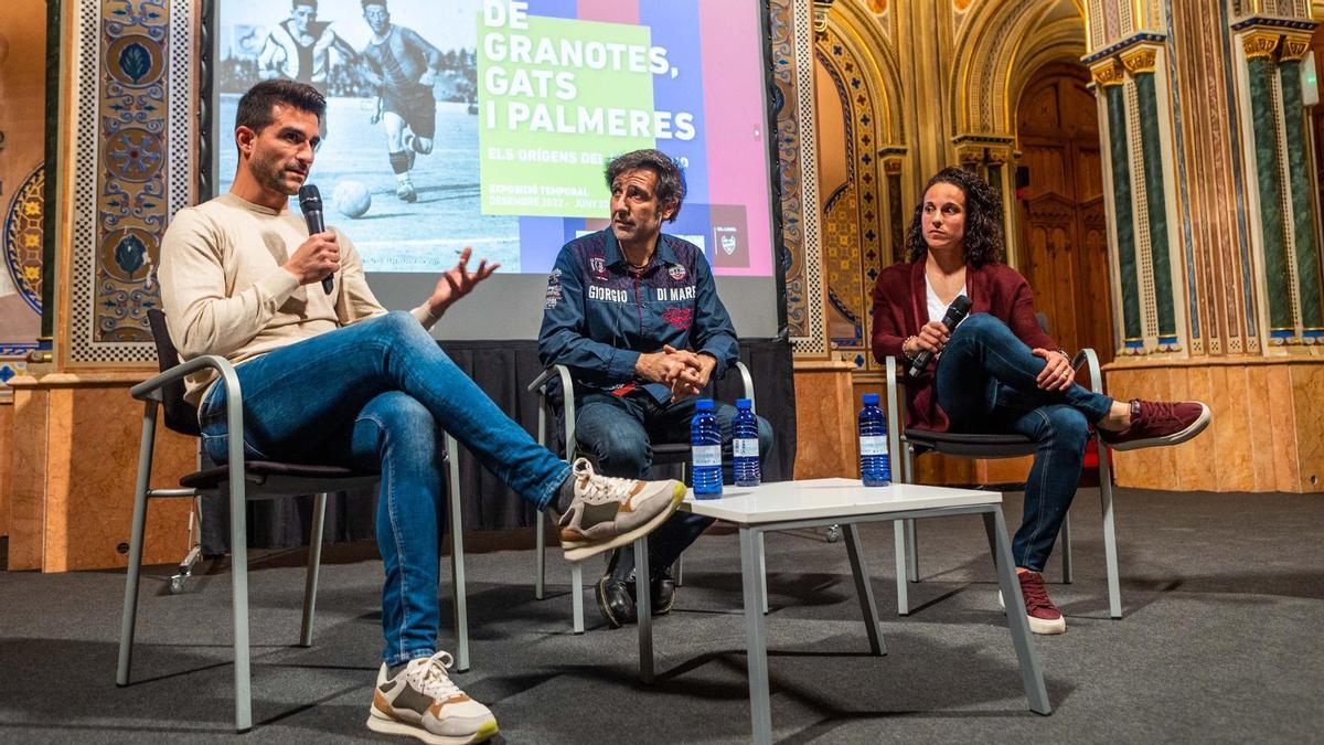 Postigo, Alharilla y Emilio Nadal durante la mesa redonda.