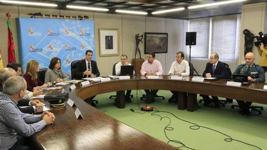 Reunión en la Junta de representantes de diferentes administraciones para analizar el Plan Invernal.