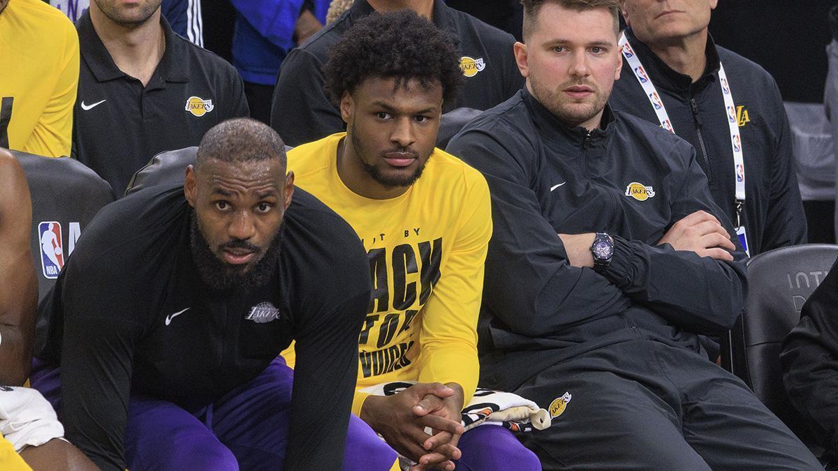 ¡HISTÓRICO! Bronny James asiste a LeBron James para el mate: padre e hijo hacen historia en la NBA