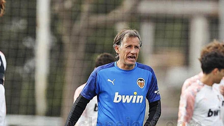 El Valencia renueva a Chema Sanz y el Mestalla se salva