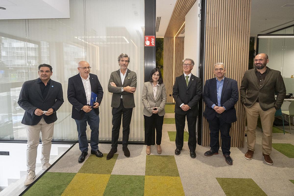 Un instante de la presentación junto a las autoridades.