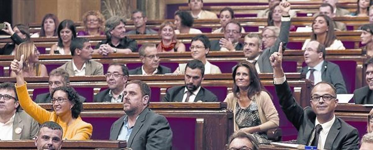 L’aprovació de la llei 8Votació de la llei de consultes al Parlament, el 19 de setembre passat. L’aprovació de la llei 8Votació de la llei de consultes al Parlament, el 19 de setembre passat.