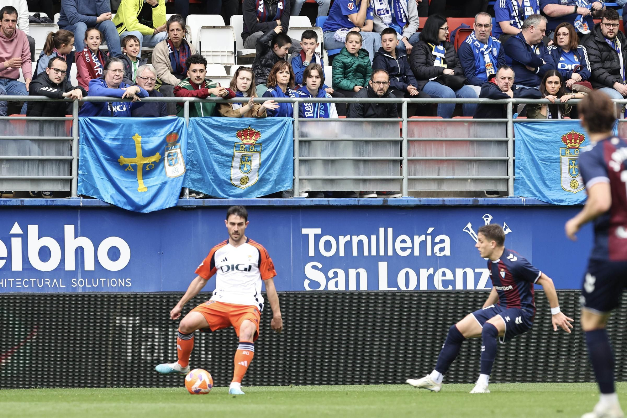 EN IMÁGENES: El partido entre el Eibar y el Real Oviedo