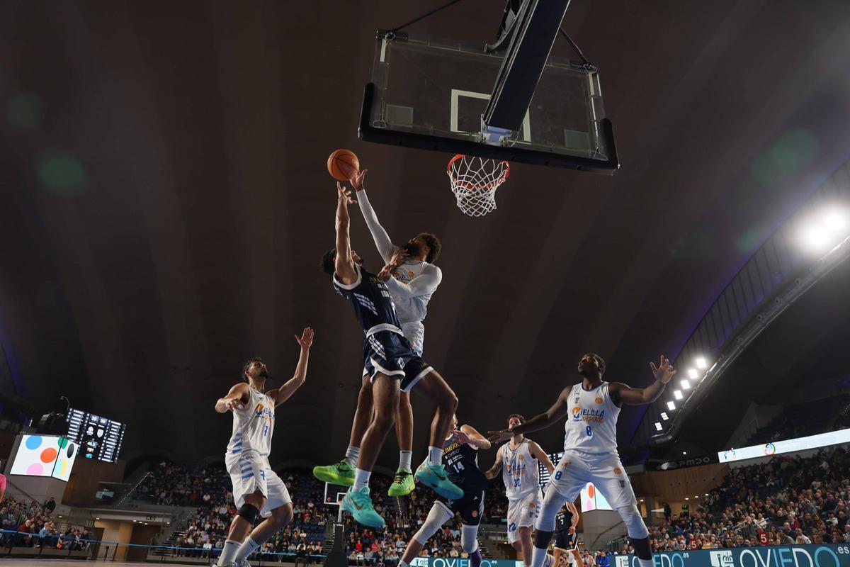Todas las imágenes de la victoria del Alimerka Oviedo Balontesto ante el Melilla (101-70) en el Palacio de los Deportes