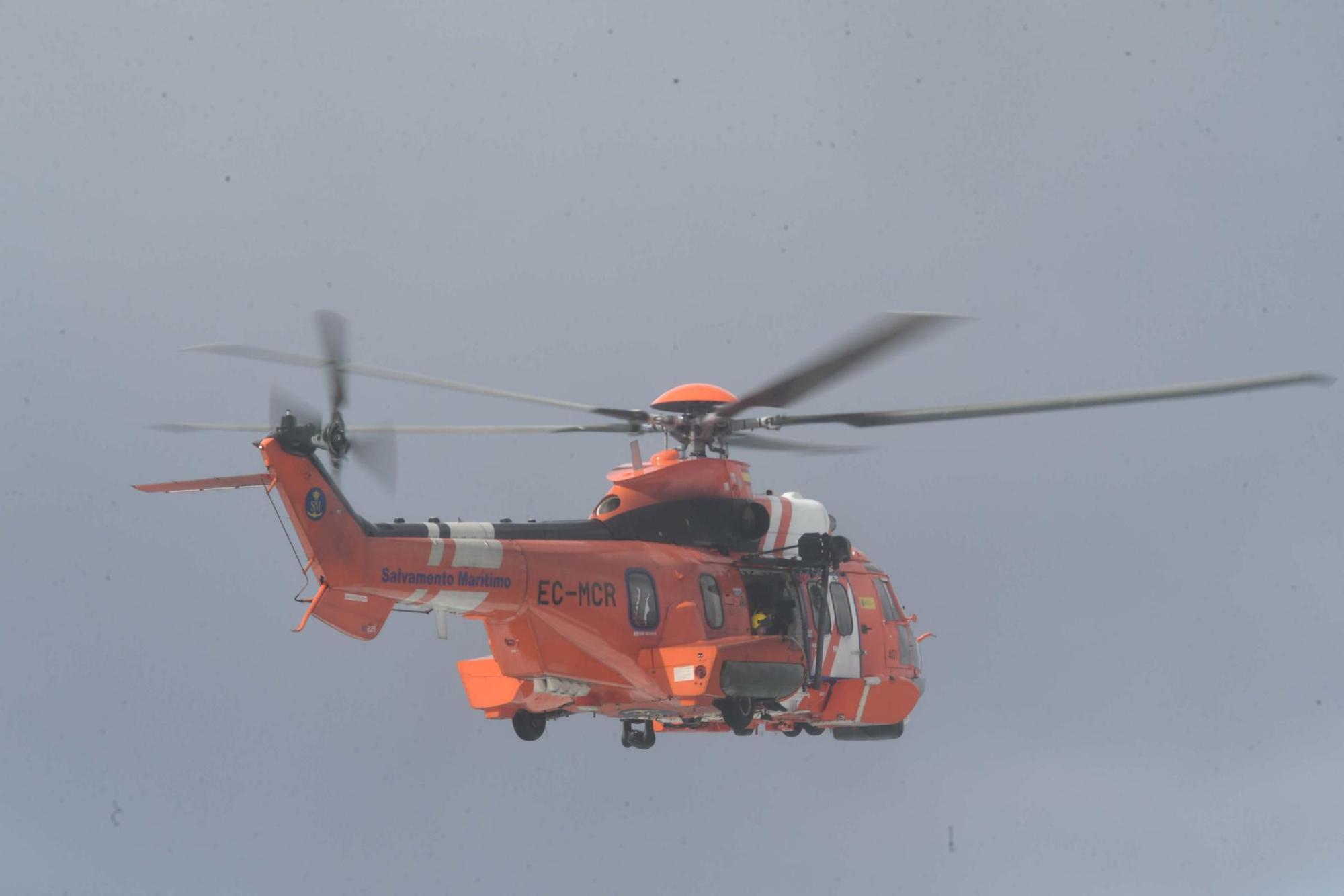 Activada la búsqueda de un desaparecido al caer al mar en Punta Herminia tras ser arrollado por una ola
