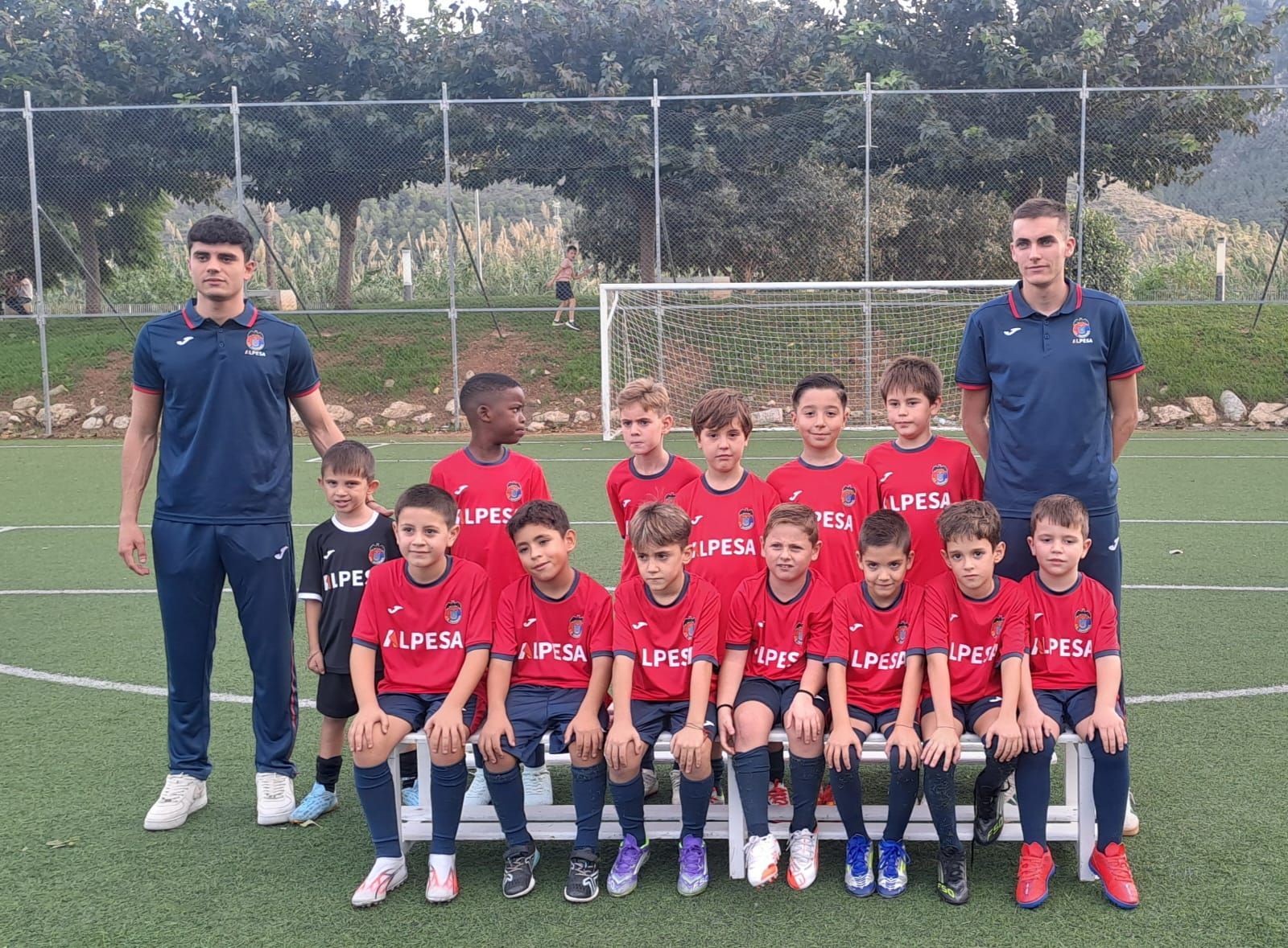 La "familia" de la UE Tavernes 2025-2026 se presenta en sociedad