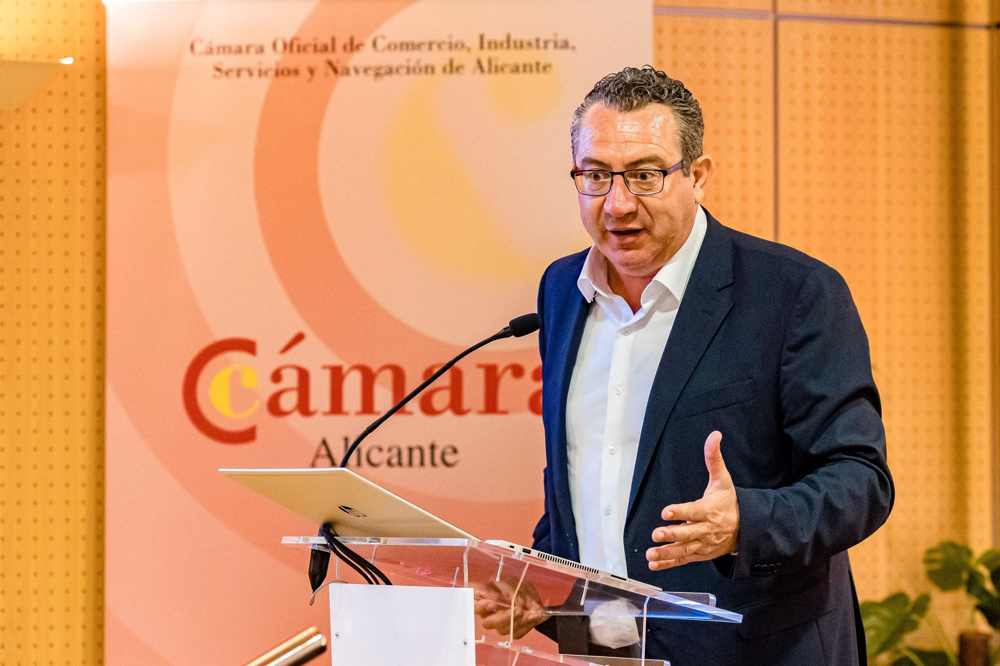 La institución empresarial insiste en que "no es momento" de crear el nuevo impuesto, que ven como un "ataque" al sector