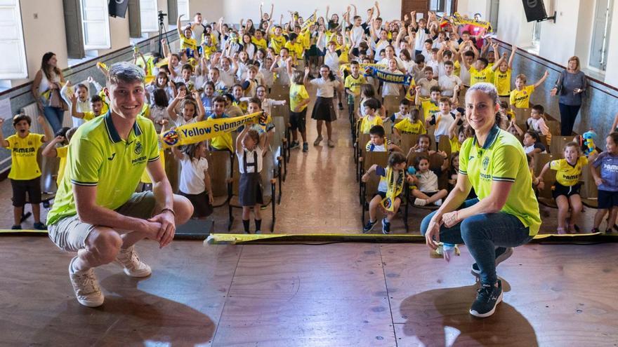 Los jugadores del Villarreal Jorge Cuenca y Tere Morató protagonizan ‘Una estrella en tu cole’