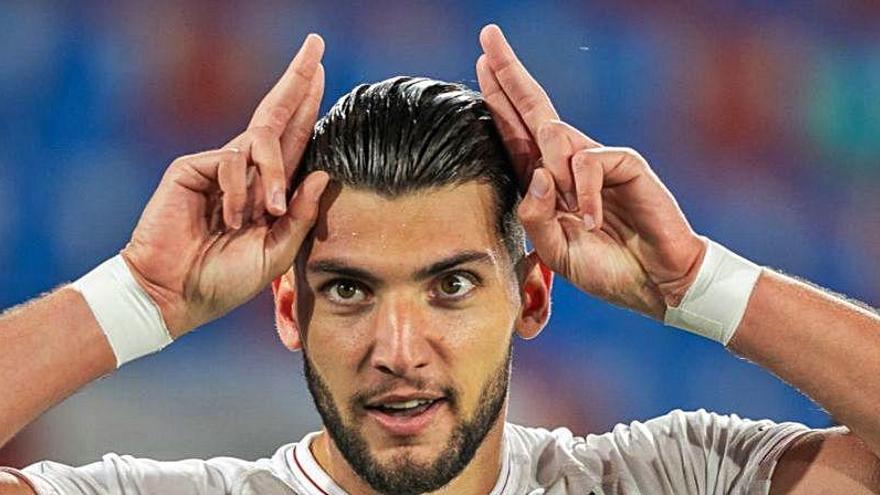 El &quot;cariño&quot; de Rafa Mir al Valencia