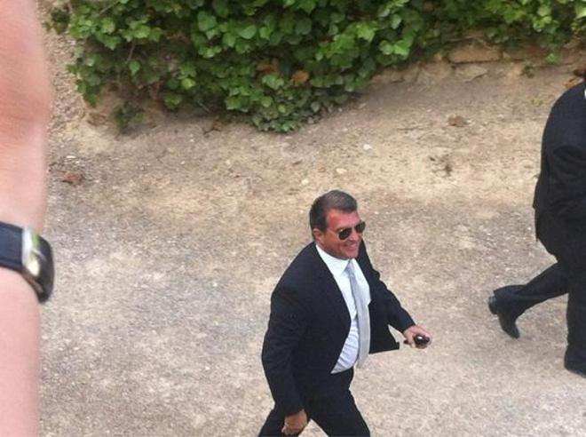 Joan Laporta llegó en descapotable a la boda de Andrés Iniesta