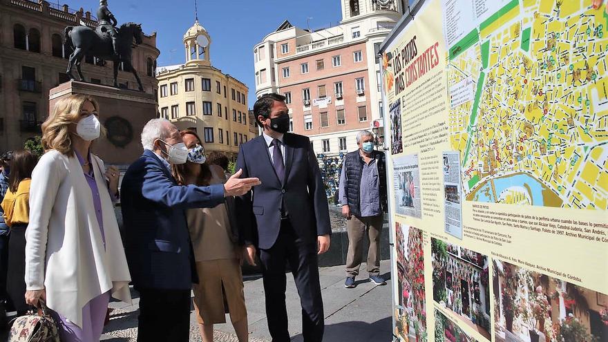 El Archivo Municipal muestra en Las Tendillas &quot;una revista ilustrada&quot; sobre la historia de los patios