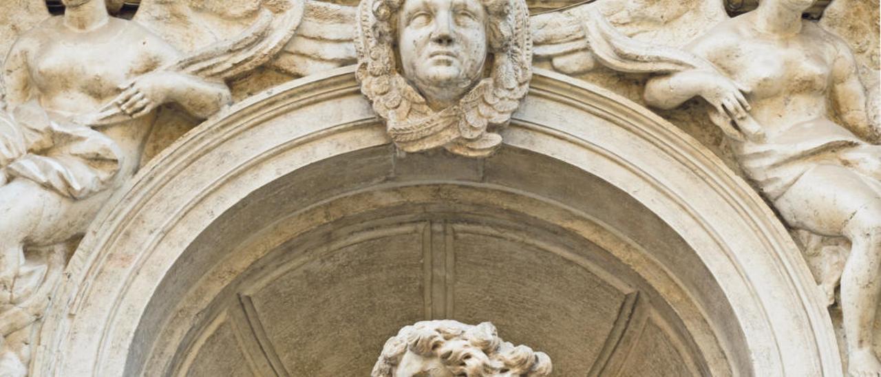 Estatua de Francesco Barbaro en Santa María del Giglio, en Venecia.