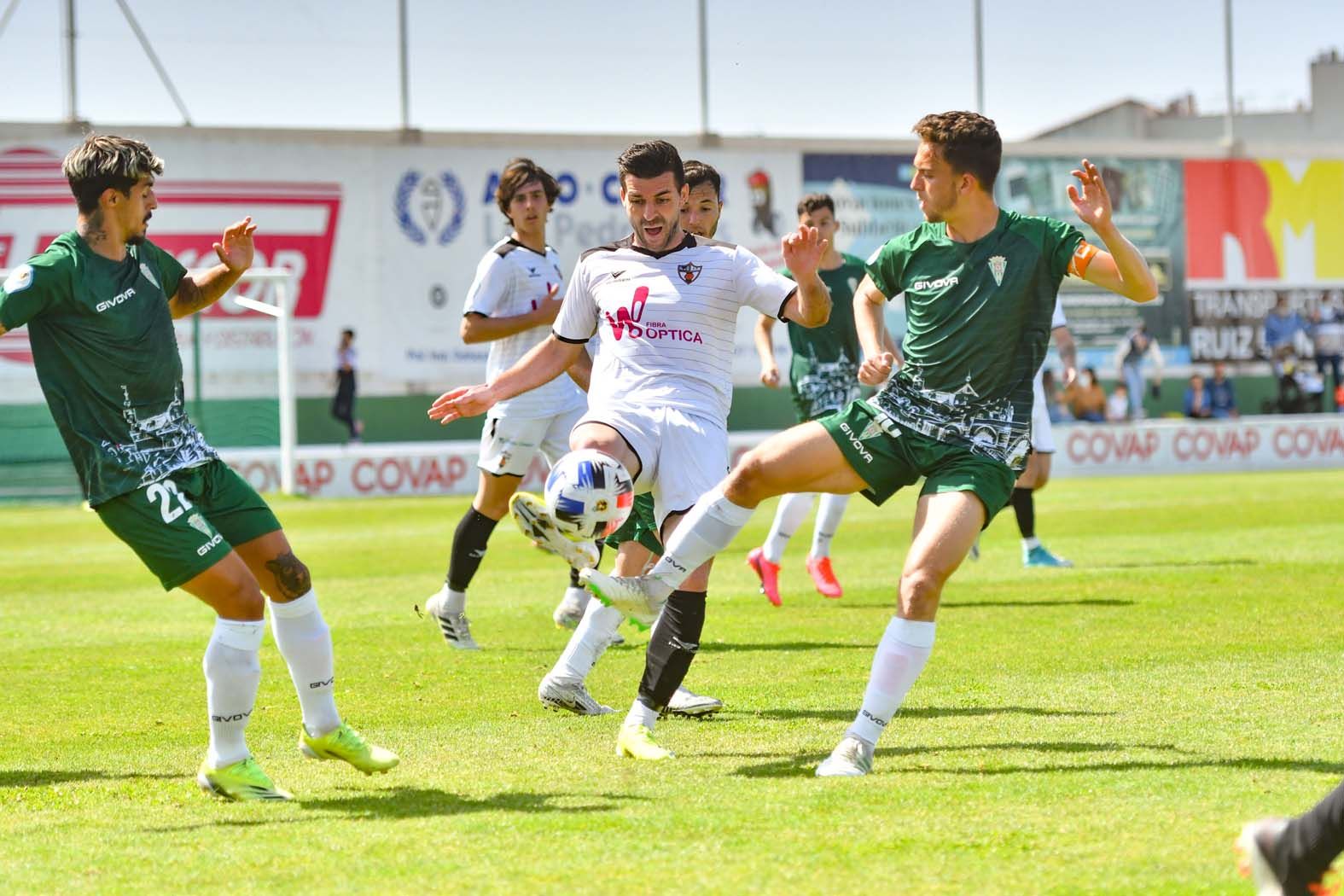 El triunfo del Pozobblanco ante el Córdoba B, en imágenes