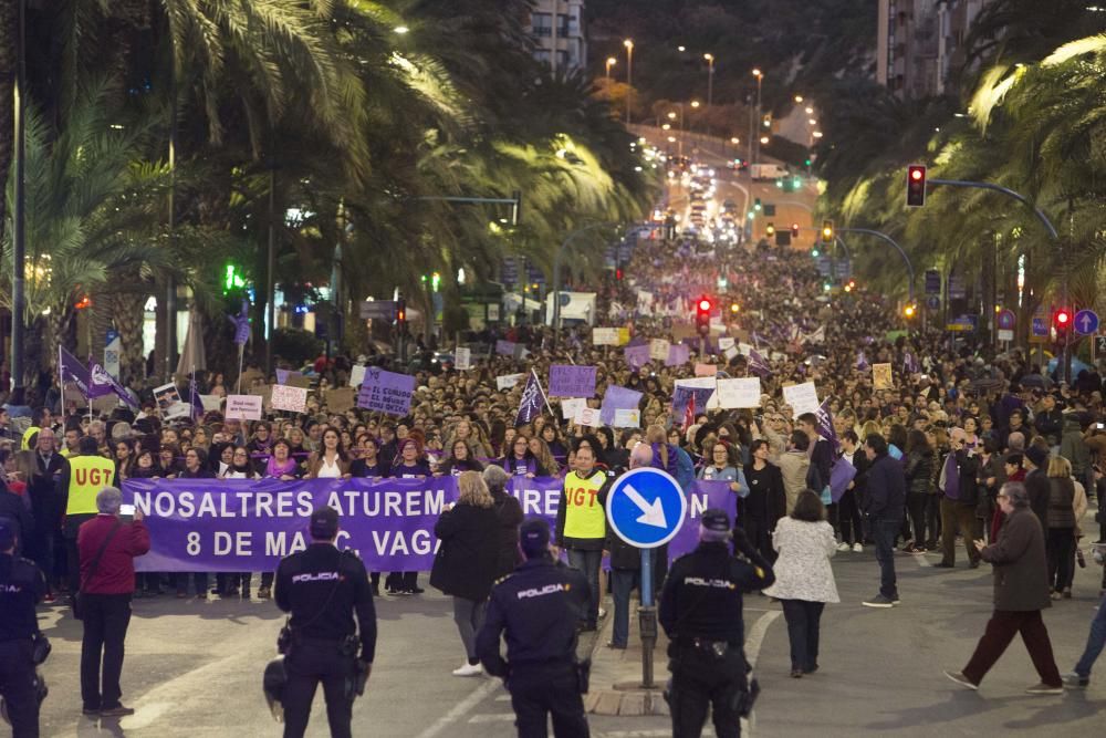 8 de Marzo: Más de 40.000 personas en la manifestación feminista de Alicante contra el machismo y por la igualdad