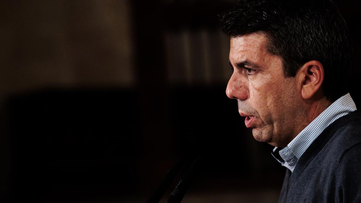 El president de la Generalitat valenciana, Carlos Mazón, ofrece una rueda de prensa tras un pleno extraordinario del Consell, a 4 de noviembre de 2024, en Valencia.