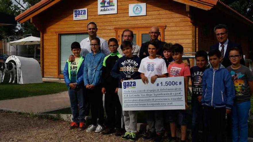 Leche Gaza recibe a los alevines del Virgen de la Concha en sus instalaciones