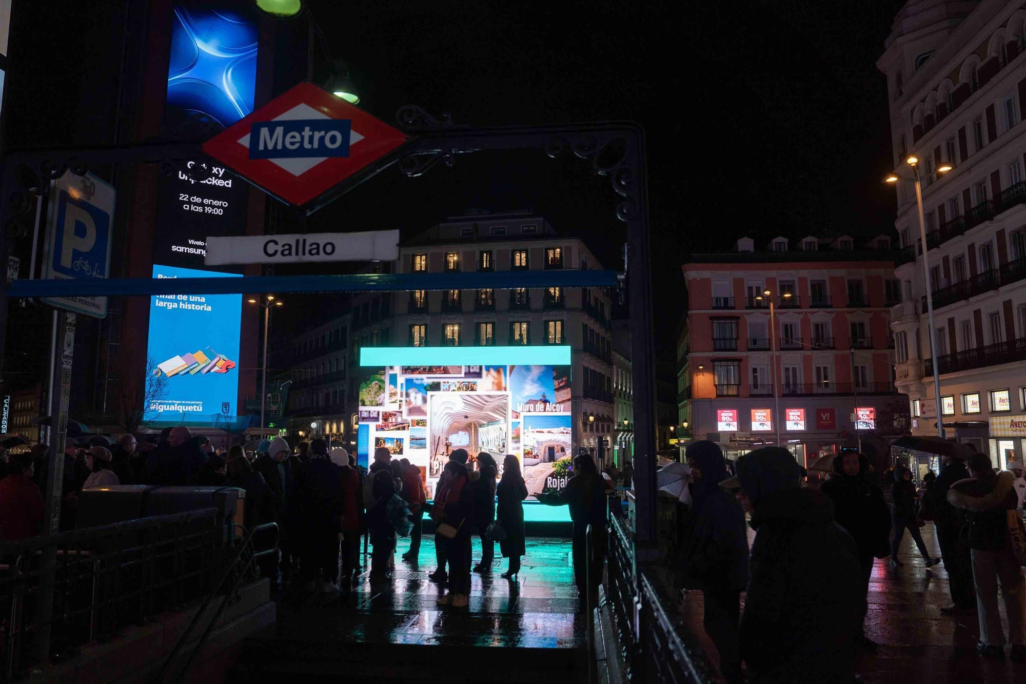 Alicante Costa Blanca inaugura su cubo LED promocional en Madrid con motivo de FITUR