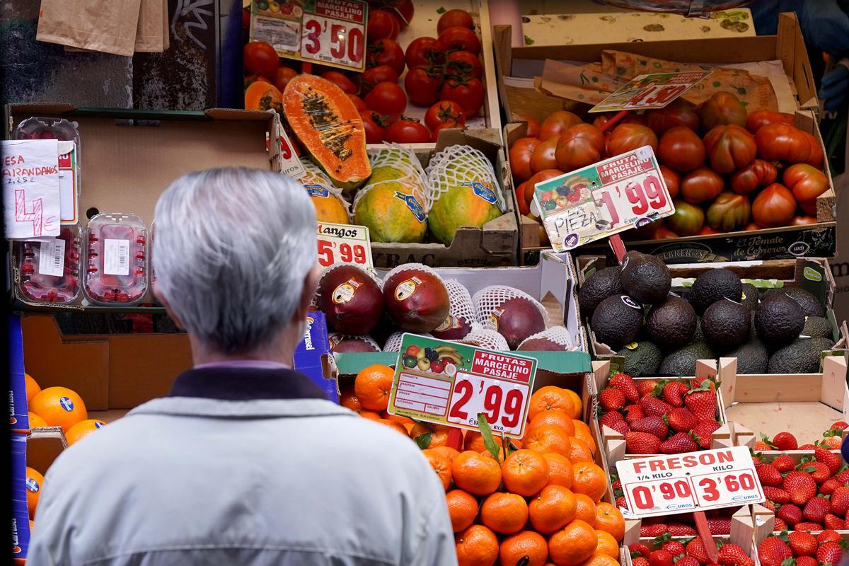 Reportaje en el mercado de Anton Martín sobre subida de precios de alimentaciones e inflación del IPC. Reportaje en el mercado de Anton Martín sobre subida de precios de alimentaciones e inflación del IPC.