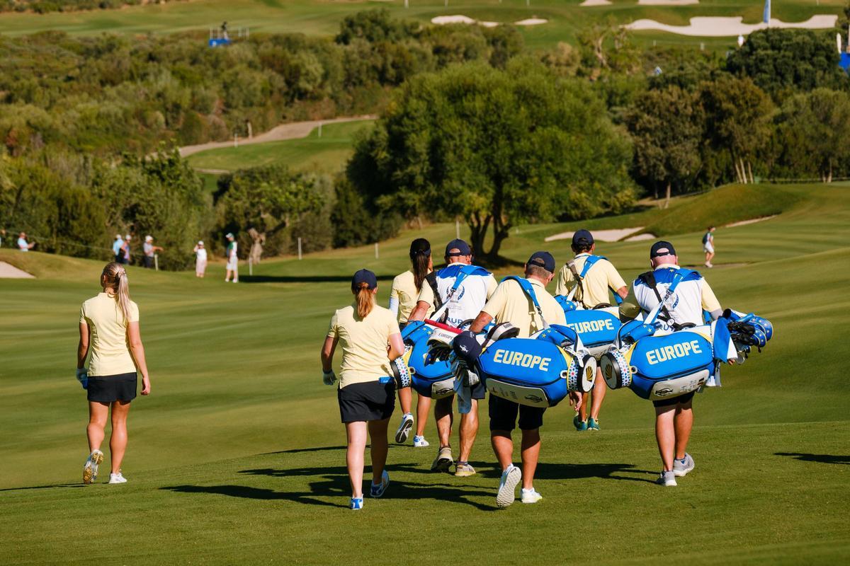 Jugadoras del equipo europeo, junto a sus caddies, en Finca Cortesín