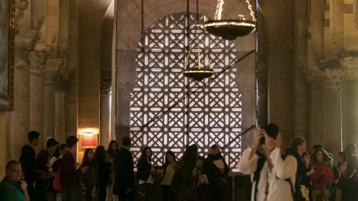 El juez del Contencioso 4 de Córdoba ha desestimado la petición de la plataforma Mezquita Catedral, que reclamaba que se repusiera la celosía de Rafael de la Hoz.