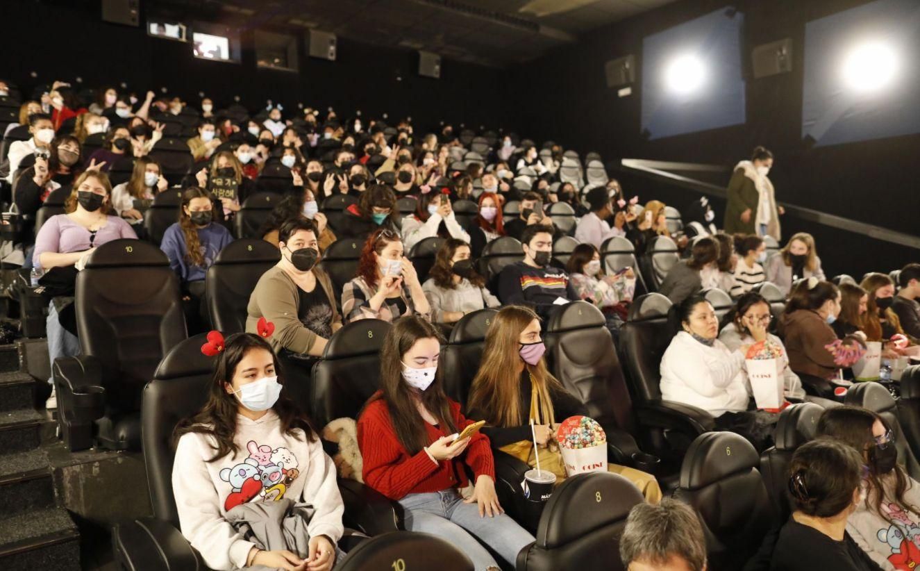 El concert de BTS en pantalla omple l'Ocine de Girona