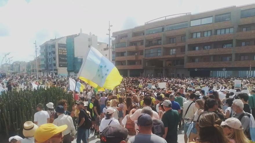 Manifestaciones multitudinarias en Canarias contra el modelo turístico