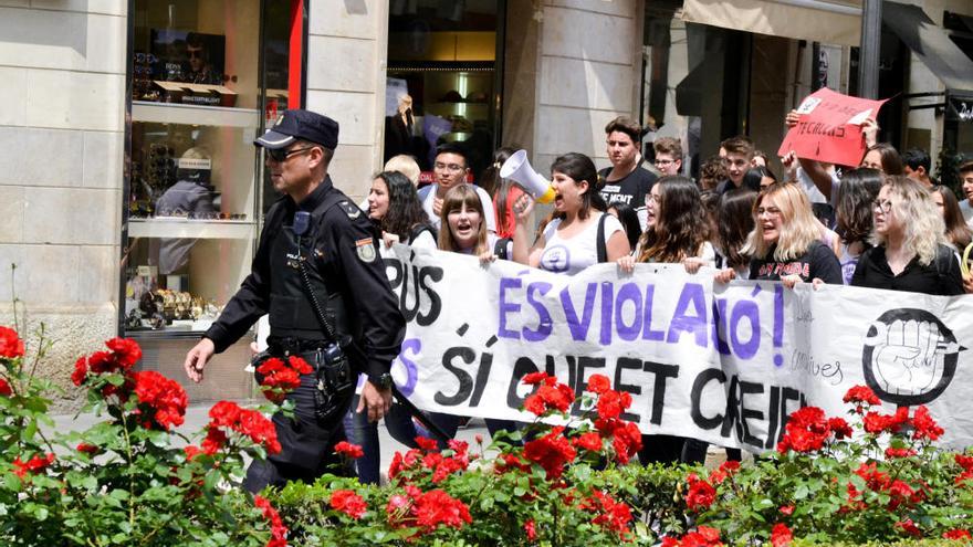 Más de 500 estudiantes protestan en Palma contra la sentencia de &#039;La Manada&#039;
