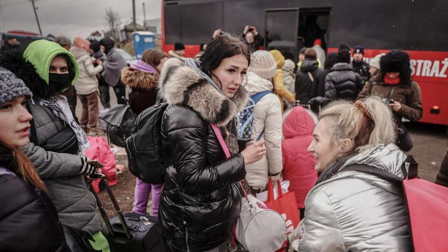 Alerta europea contra les màfies que exploten els que han de fugir de la invasió