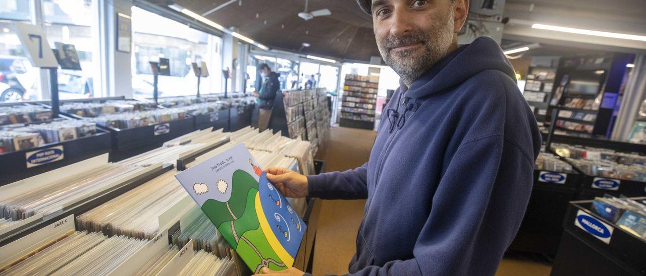 Joan Miquel Oliver presenta la reedición en vinilo de 'Surfistes en càmera lenta', su primer disco