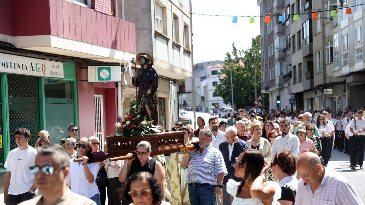 Los vilagarcianos mostraron su fidelidad a San Roquiño.