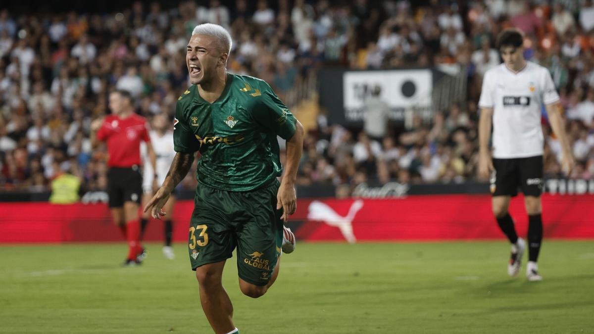 Sólo pienso en el presente, en disfrutar de este día y de esta victoria con el Betis, en el que llevo 15 años