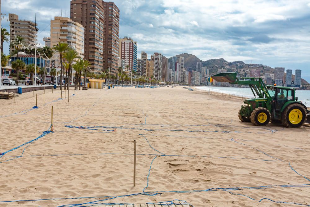 Benidorm empieza a parcelar sus playas para la reapertura este verano