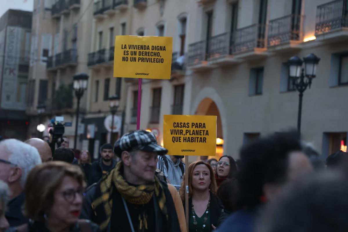 Protesta frente al Ayuntamiento de Alicante por las VPO