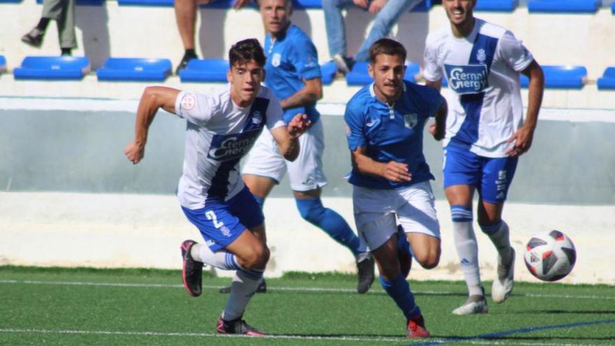 Un ataque del Mar Menor ante el Recreativo.