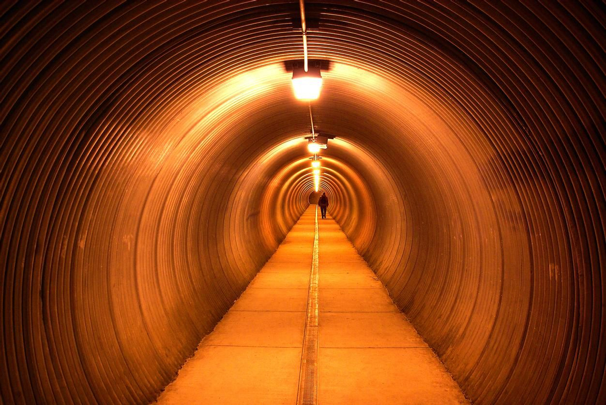 Túnel subterráneo que conecta las Torres con la escuela