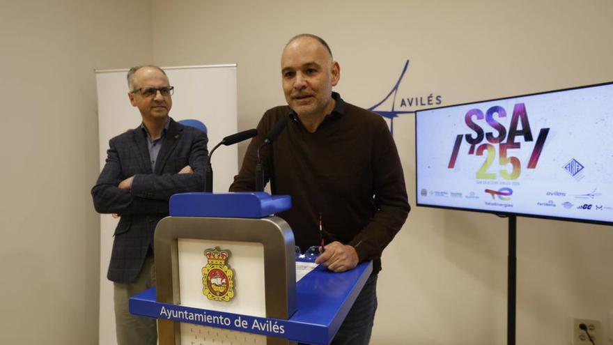 A la izquierda, Juan Carlos Guerrero y Gerardo González. A la derecha, un momento de la presentación del Cross de Navidad. | LUISMA MURIASQ