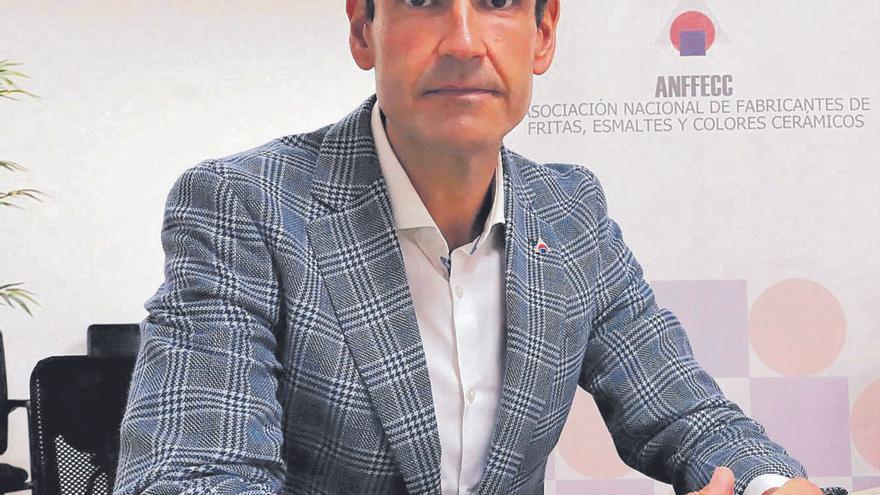 PRESIDENTE. Fernando Fabra es el presidente de la patronal de frittas, esmaltes y colores cerámicos desde julio del 2022. | MEDITERRÁNEO