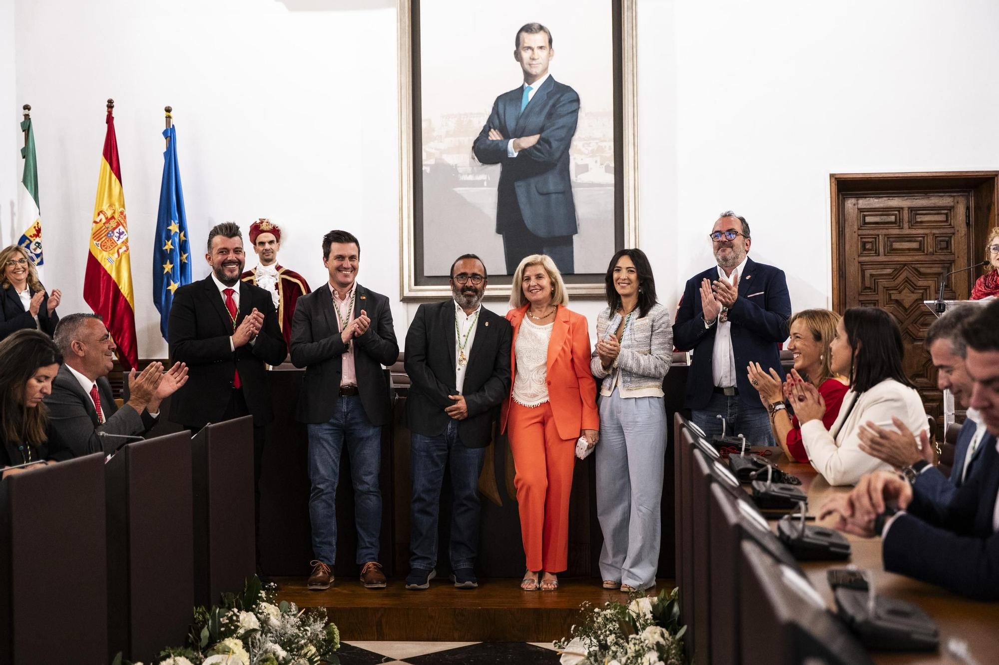 Fotogalería | Homenaje de la Diputación de Cáceres a 31 trabajadores jubilados y tres que han fallecido en el último año
