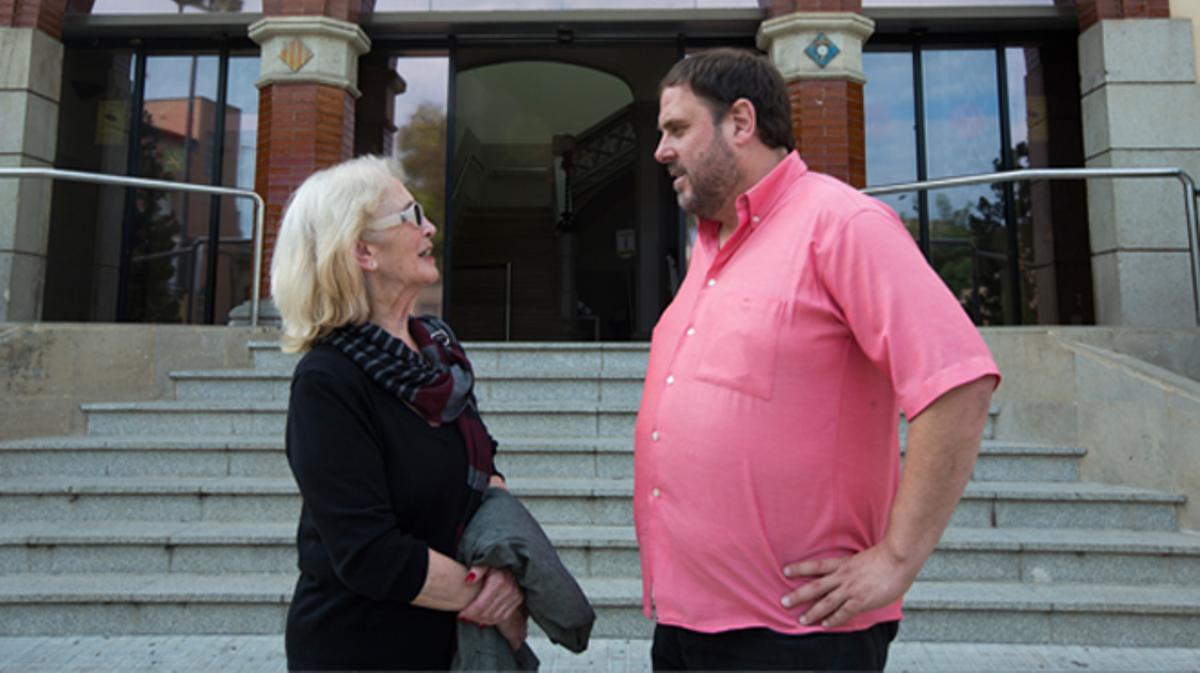 El reencuentro del presidente de ERC, Oriol Junqueras y Eugenia Parejo