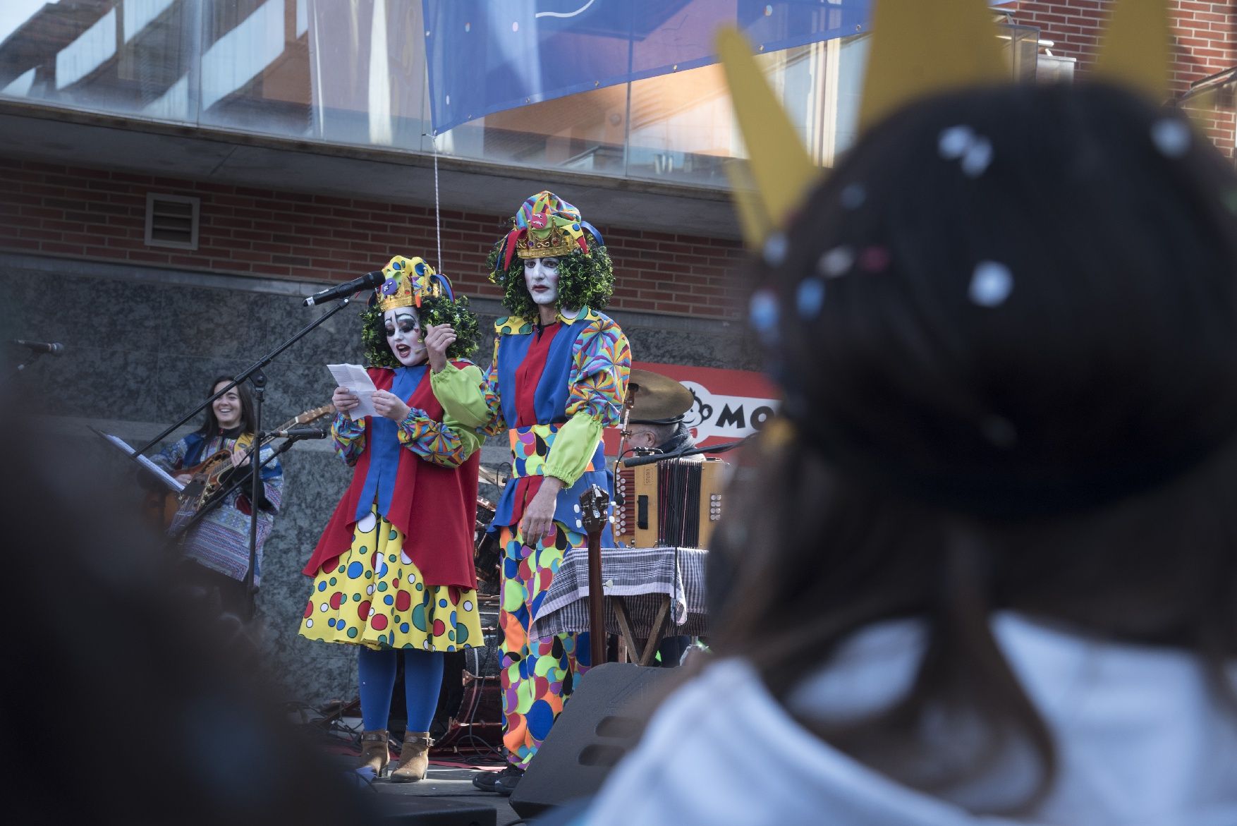 El Carnaval de Manresa recupera la seva màxima esplendor amb una marea d’infants