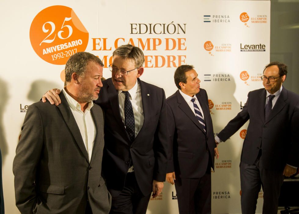 Gala 25 Aniversario Levante-EMV Edición Camp de Morvedre. El President de la Generalitat conversa con el alcalde de Sagunt, Julio Monreal y Vicent Soler.