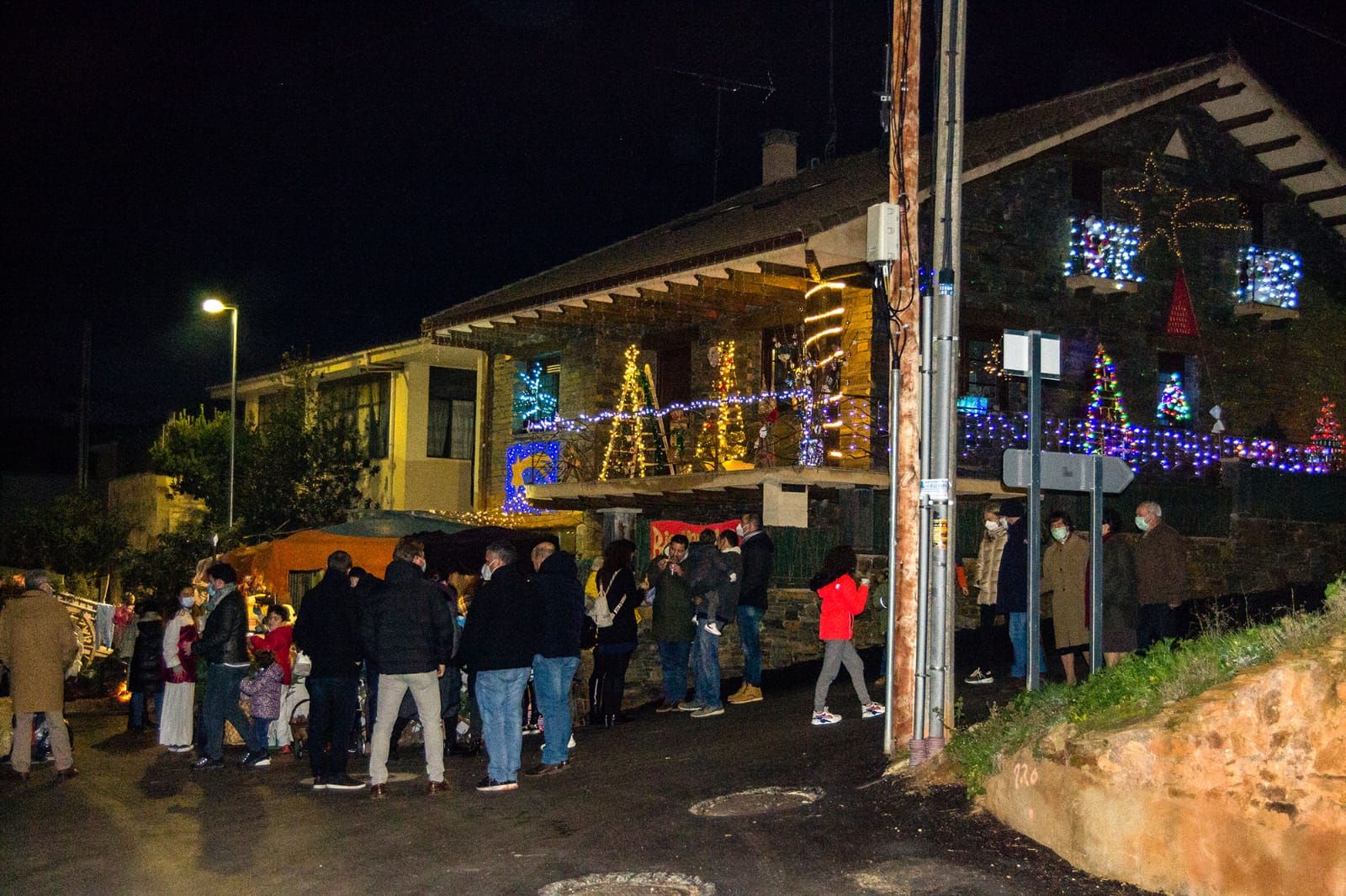 Tábara cierra la Navidad entre luces y colores