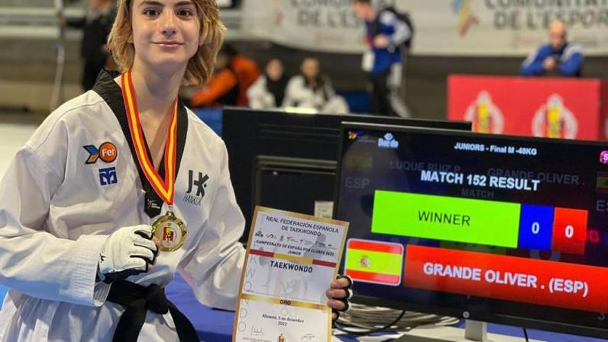 El alzireño Hugo Grande acecha el Top-10 mundial junior de taekwondo